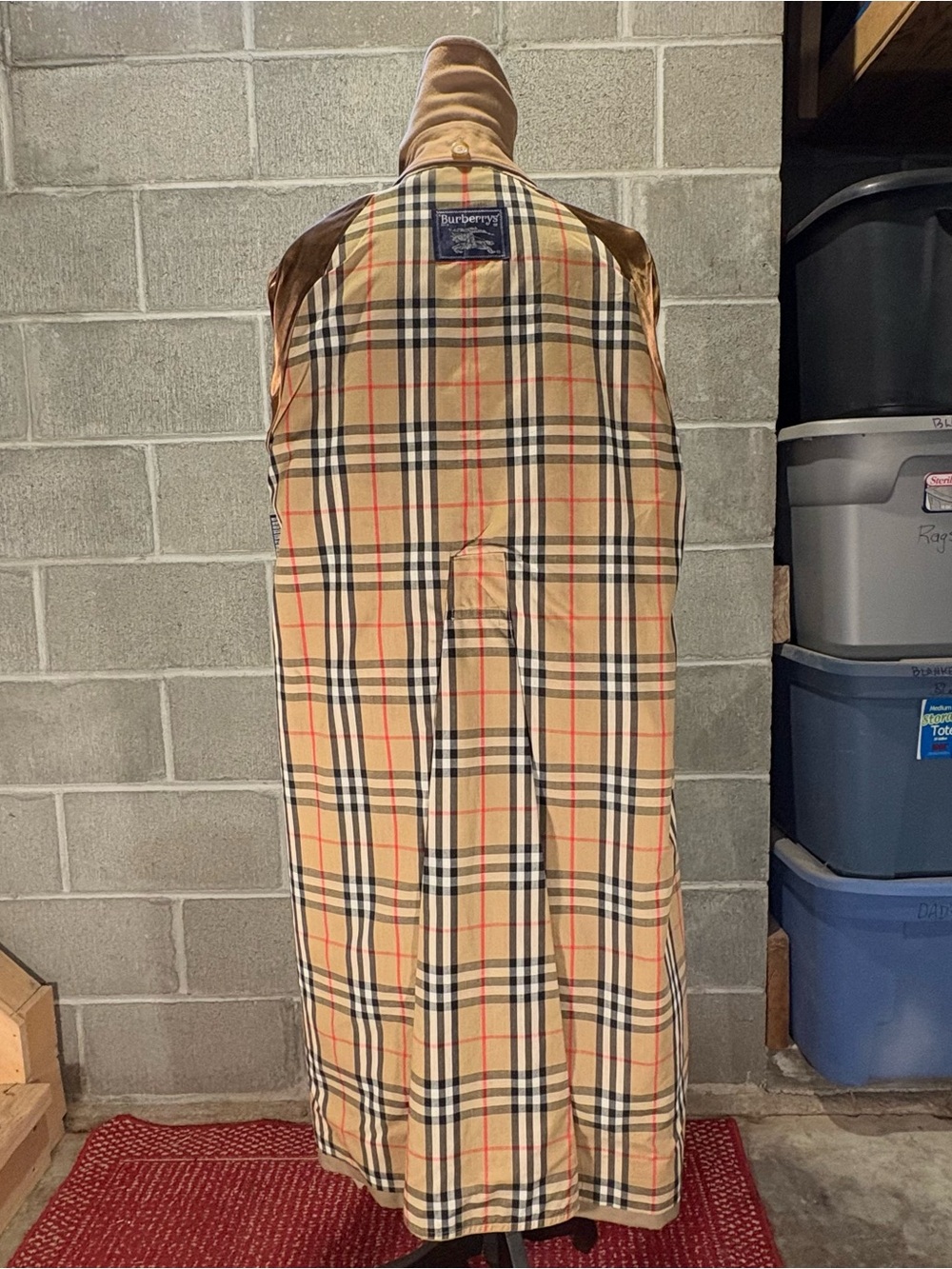 Burberry trench coat. - Picture 7 of 16
